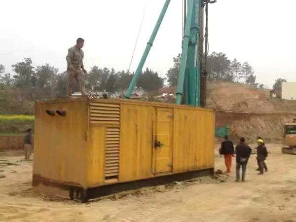 花垣如何判断水冷式机油散热器密封件是否需要更换?
